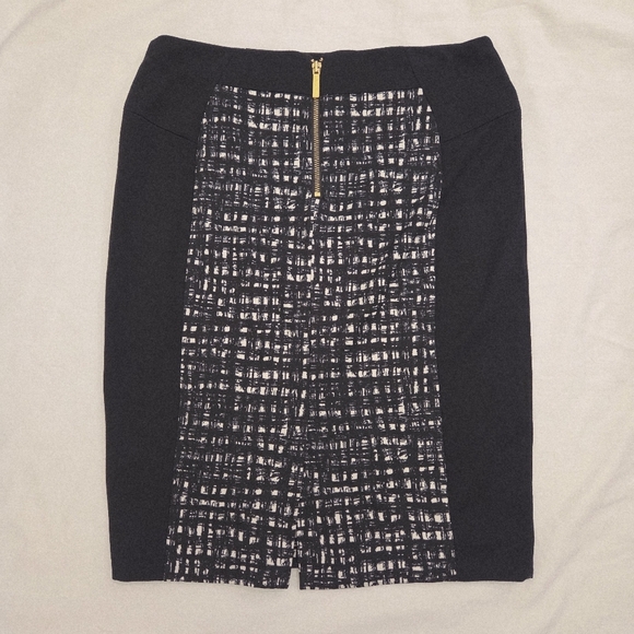 Michael Kors Pencil Skirt in Black and White with Gold Zippers Size 10 - Picture 2 of 6
